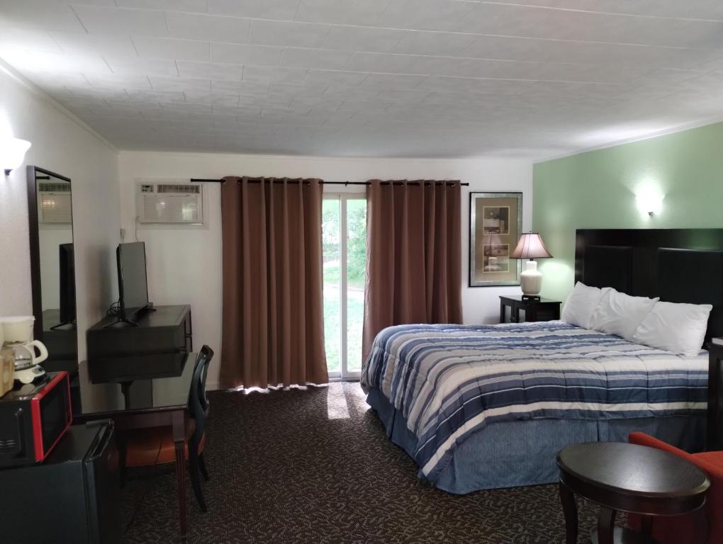 Spacious Deluxe King Room